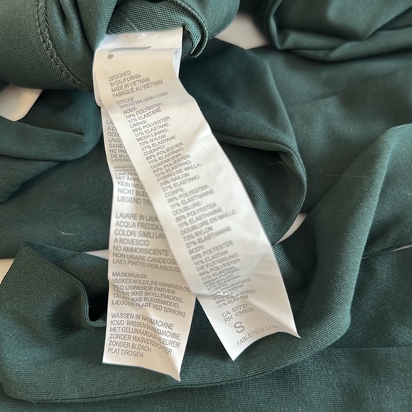 NEW Fabletics Nola Low-Impact Sports Bra Green size Small - Picture 5 of 10